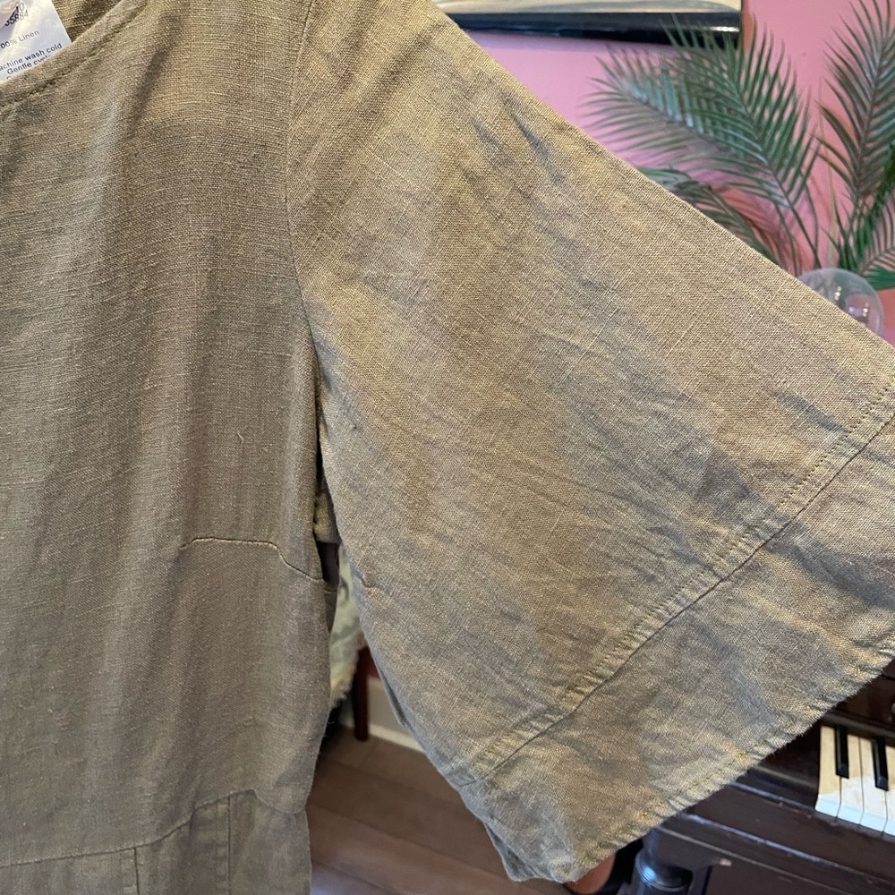 Uncle Frank Studio Anthropologie size small linen jumpsuit. Excellent condition - Picture 6 of 8